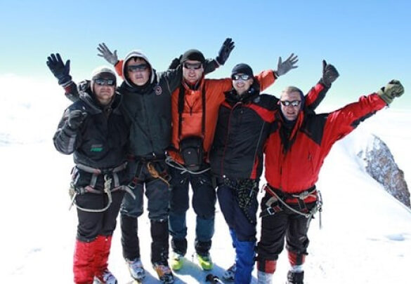 Нас 10 тысяч!