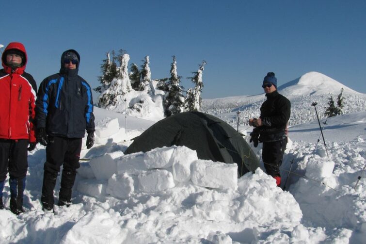 tent-in-snow