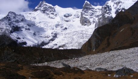 The-ridges-that-extend-from-goecha-peak
