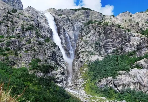 Трекінг по Сванетії без наметів «Мазерські водоспади»