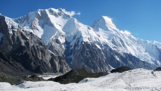 The Tian Shan Mountains – Location and Famous Peaks 🏔️ ExtremeGuide