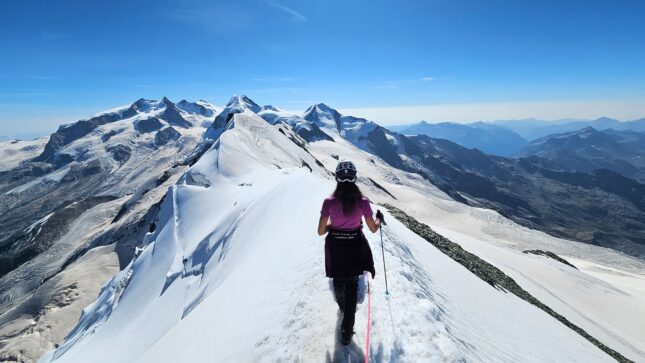 Mountain climbing with ExtremeGuide